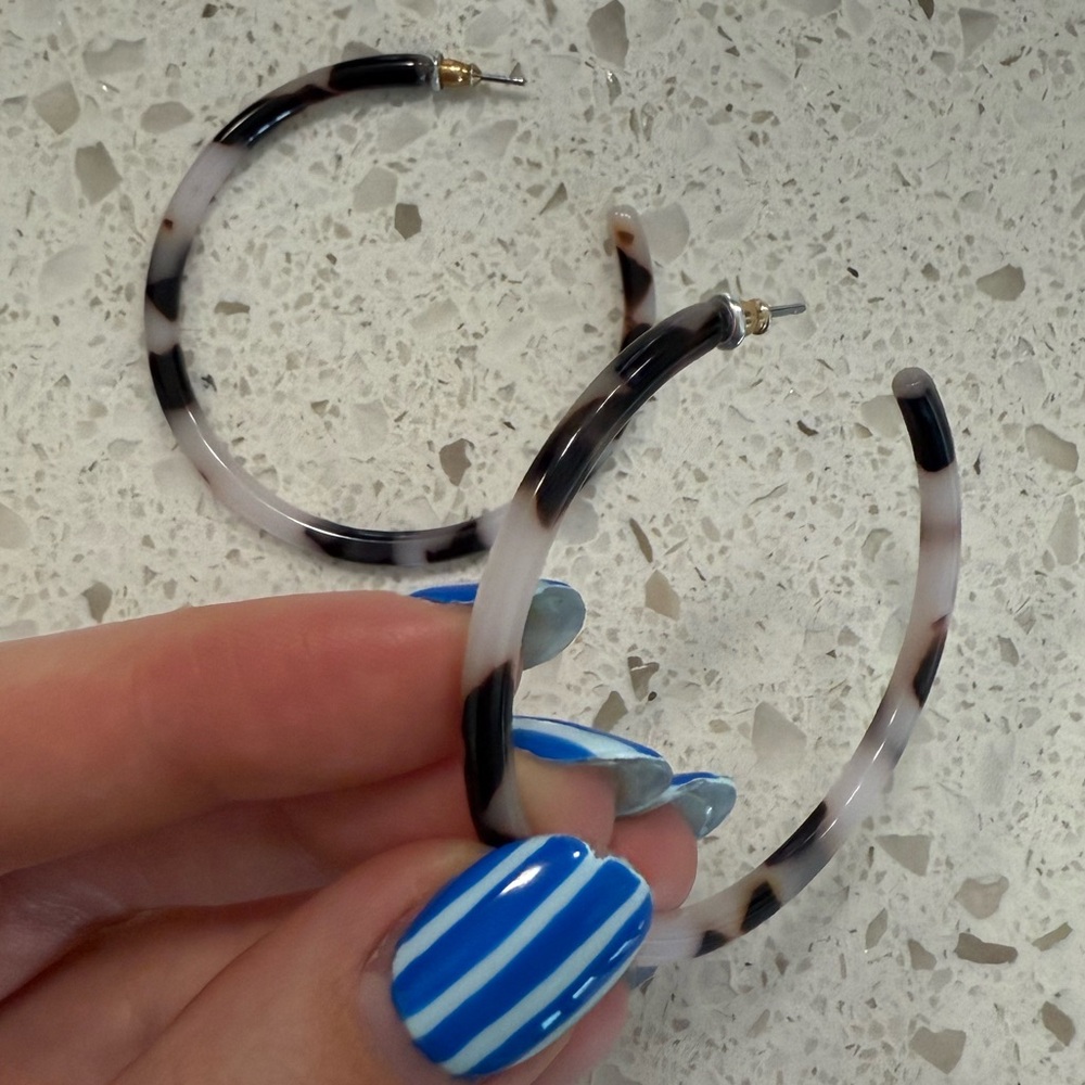 Tortoise Shell Hoop Earrings - Picture 3 of 3